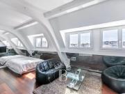 PARIS 17 BATIGNOLLES Grand studio atypique, dernier...