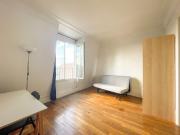 PARIS 18EME LAMARCK CAULAINCOURT STUDIO EN DERNIER ETAGE