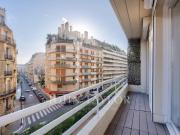 PARIS 75016. MOZART MONTMORENCY. Appartement rénové avec...