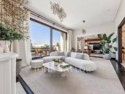 Paris 8/ Avenue Montaigne Penthouse avec Terrasses
