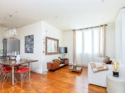 PARIS 8 DANS BEL IMMEUBLE ANCIEN