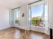 PARIS 8 FBG SAINT HONORE Bel appartement rénové