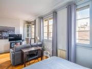 PARIS 8 VILLAGE ROYAL Très beau studio calme et lumineux