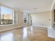 PARIS 8E CHAMPS ELYSEES 2 CHAMBRES VUE JARDIN