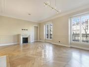 PARIS 8E CHAMPS ELYSEES 2 CHAMBRES VUE JARDIN