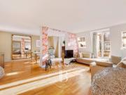 Paris 8e – Faubourg du Roule / Hoche – Dernier étage...