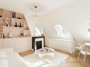 Paris 8e – Triangle d’Or – Dernier étage avec ascenseur...