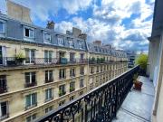 SOUS OFFRE PARIS 9ème, MAGNIFIQUE APPARTEMENT 5 PIECES...