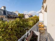 PARIS 9EME RUE DES MARTYRS 5EME ETAGE ASCENSEUR BALCON 3...