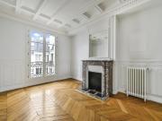 PARIS 9ème TRUDAINE / DERNIER ETAGE AVEC ASCENSEUR PLEIN SUD