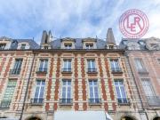 Paris 4ème Place des Vosges Studio ascenseur