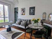 Paris: Large newly renovated 1 bedroom apartment, 45m²