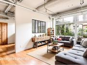 Paris VIIIe A deux pas des Batignolles. Profession...