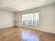 Paris XIVe studio lumineux avec balcon et vue dégagée