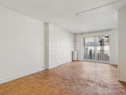 Paris XVe, grand studio 34.38 m² avec balcon