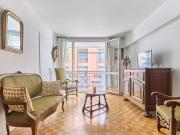 PARIS XVe Volontaires: Appartement familial avec balcon