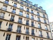 PARIS XVème au pied du métro Boucicaut 2 pièces de 24.50 m2