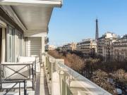 Paris XVIe Henri Martin Terrasse vue Tour Eiffel
