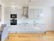 Park Avenue, Bushey WD23, 1 bed flat to rent, £1,300 pcm...