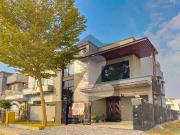 Park Face Designer House at Outstanding location