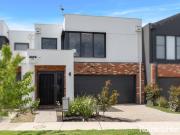 Park Facing Family Luxury in the Kingsfield Estate