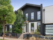 Park frontage Family living!