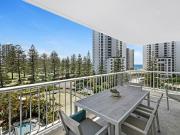 Park Lane Oversized Elegant Renovated Apartment