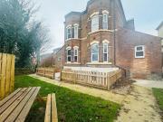 Park Road, Nottingham NG7, 2 bedroom flat to rent...