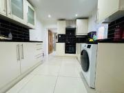 Park Street, Slough SL1, 4 bed property to rent, £2,300... Park Street, Slough SL1, 4 bed property to rent, £2,300...