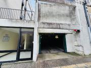 Parking couvert avec ascenseur Voiture au pied de la...