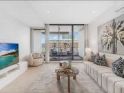 Parkland facing split level apartment in prime Waterloo...