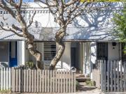 Parkside entry home / village lifestyle / future potential