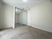 Parkside Modern One Bedroom Apartment with Study and...