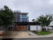 Partially Furnished Corner Triple Storey house Bangi...