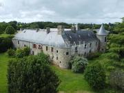 Partie d'un manoir, Monument Historique, à vendre à...