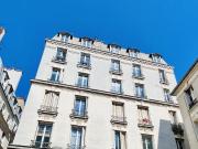 Passage des abbesses 2p en dernier étage 31m² Paris 18ème