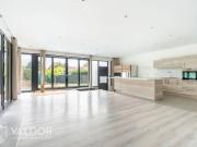 Pavillon de 147m2 avec piscine, 4 chambres, grande piece...