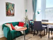 Peaceful 1 Bedroom Garden Flat: 18 min to Victoria