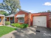 PEACEFUL AND PRIVATE LIVING, STEPS FROM THE CITY