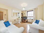 Peaceful, bright 2 bed flat, incredible location