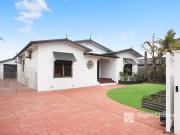 Peaceful Coastal Living Walk to the Beach