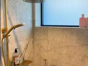 Peaceful Luxury apartment with Sunroom