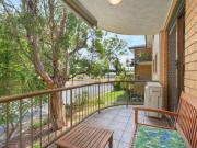 Peaceful parkside living with leafy outlook