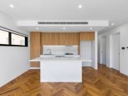 Peaceful Top Floor Luxury 3 Bedroom Apartment Quietly...