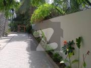 Pechs block 6 prime location close to shahrah e faisal...