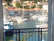 Peine vue sur le port, face à l'embarcadère