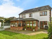 Pendref Road, Llangadog, 6 Bedroom Detached