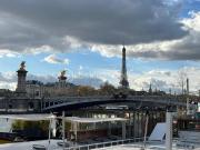 Péniche de standing près de la Concorde avec une vue...