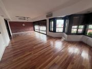 Penthause de 5 ambientes, terraza, quincho y parrilla Flores