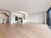 Penthouse apartment to let in Horizons Tower, London E14